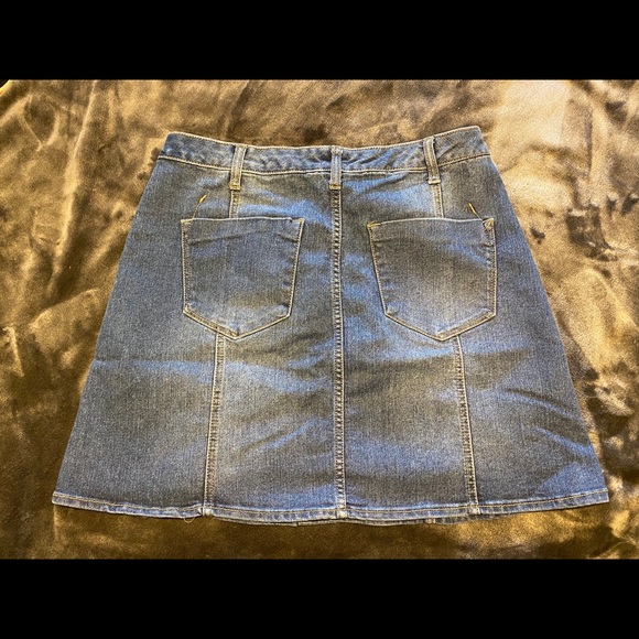 Cute denim skirt - Picture 2 of 4